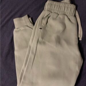 Alphalete Relaxed Cuffed Jogger Sage Green Small Athleisure